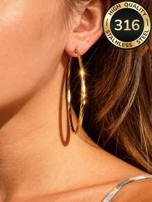 1对极简金色编织圆环耳环，采用优质316不锈钢材质，高级扭曲设计，低过敏性且不易褪色，醒目的大号耳环，简约优雅，适合日常佩戴或参加派对，是女士珠宝配饰，派对必备单品，也是情人节、周年纪念日或生日送给女孩的精致礼物之选。 - Silver twisted large hoop - 查看 5