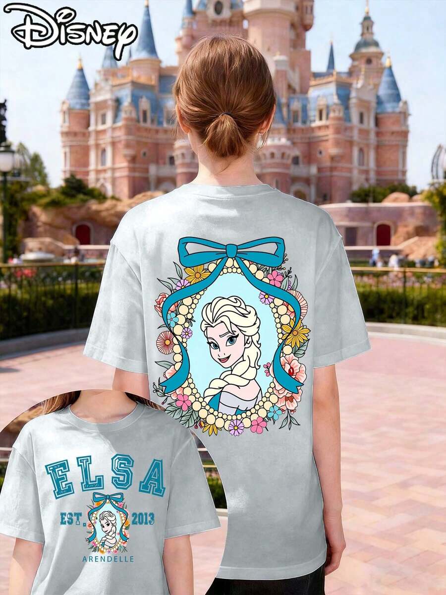 This Disney-Licensed Women's Summer Cotton T-Shirt Features An Image Of Elsa From Disney's Frozen Animated Film On The Front, Themed Around Disney's 2026 Journey, Creating A Lively Party Vibe. Perfect For Taking Photos At Disneyland, As A Travel Souvenir, Or For Everyday Casual Wear. As Part Of A Disney Family Travel Set, It Also Makes An Ideal Valentine's Day Gift For Friends And Family. This Women's T-Shirt Features A New Spring Design, Is Comfortable Against The Skin, And Suitable For Outdoor Wear. - 灰色 - 查看 1