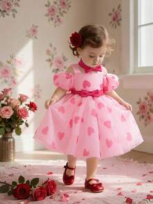 女婴粗肩带露背蝴蝶结爱心印花欧根纱可爱婚礼花童派对礼服,适合生日、情人节、拍照等场合,面料和印花图案可能有所不同,不含头饰。 - 粉色 - 查看 3