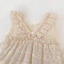 夏季新款婴儿服装，女婴V领网纱荷叶边连体衣，可爱公主蕾丝连体衣，精致连体衣 - 杏色 - 查看 7