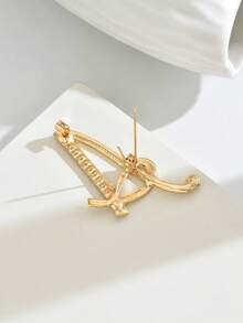 1pc Fashion Minimalist 26 English Letter Brooch Pin, Cross-Border Clothing Anti-Slip Vintage Accessory (Note: Due To Lighting And Shooting Angle, There May Be Slight Color Difference Between Actual Product And Image) - Yellow Gold - View 3