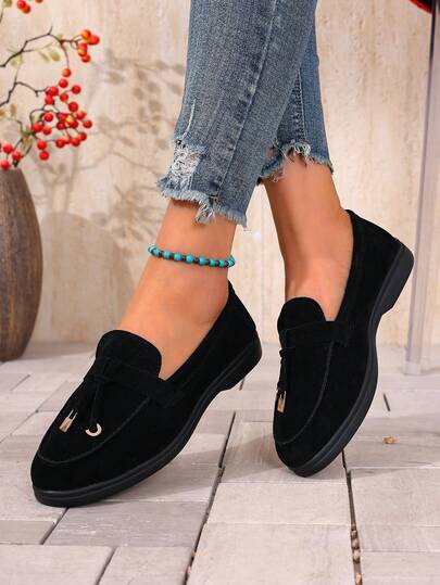 1双女士新款尖头平底仿麂皮软皮鞋，金属搭扣装饰，纯色，轻便舒适，适合日常、休闲、校园、街头、徒步、户外等场合，多功能运动鞋，多种颜色可选