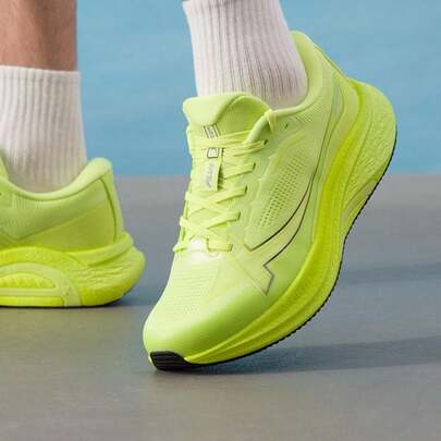  2000km+ XTEP ACE Cushioned Lightweight Running Shoes For Men, Fitness Gym Sports Sneakers, Electric Green 875319110001