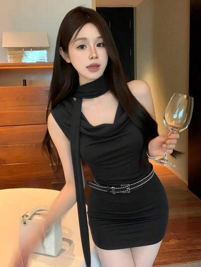 Y2K 美国坏女孩紧身黑色垂褶露背连衣裙，夏季性感收腰铆钉腰带黑色连衣裙，优雅