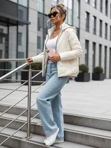 Chaqueta acolchada de entretiempo para mujer con capucha desmontable, cierre de cremallera y broches, corte corto acolchado, bolsillos exteriores e interiores, ligera y transpirable, acabado acolchado. - Blanco - Ver 2