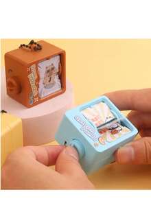 1pc Cartoon Cute Pet Flip Book Animation Keychain, Creative Card Pibara Backpack Pendant, Stress Relief Small Gift Wholesale - Multicolor - View 3