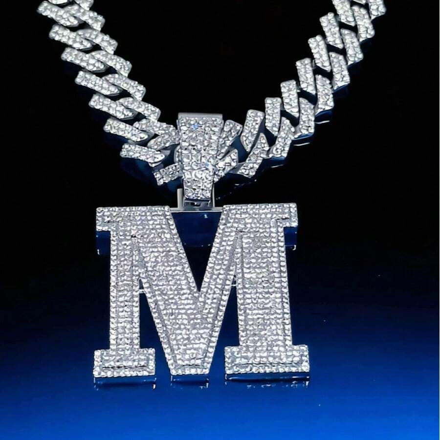 闪亮M字母吊坠项链，街头嘻哈风格立方氧化锆字母项链，精致小巧的颈链，适合日常、节日、派对佩戴