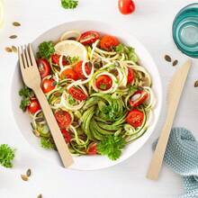 3/10/25/50/75/150件套可重复使用餐具套装，包含可堆肥沙拉叉和勺，结实耐用，适合盛放蛋糕、甜点、水果、寿司、小吃、汉堡、三明治、沙拉、冰淇淋、法棍、意面等，是生日派对、婚礼、户外用餐、母亲节礼物的理想之选。 - 彩色 - 查看 6