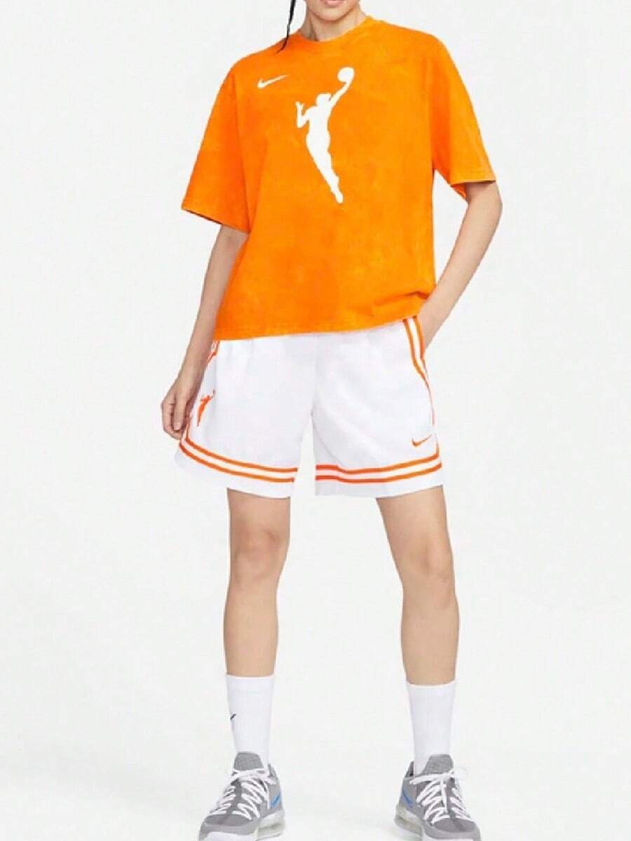 Pantalones cortos deportivos casuales con cordón y dobladillo dividido a rayas Nike Dri-Fit WNBA para mujer - blanco naranja - Ver 1