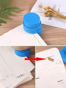 1 pezzo Cucitrice senza punti metallici, Fermaglio di rilegatura manuale, Materiale in plastica di alta qualità, Adatto per uso domestico e ufficio (colore casuale), Stagione di Back to School, Regali per la Festa della Mamma/Accessori per scrivania/Ufficio/Regali per la Festa dell'Insegnante/Forniture scolastiche - A - Visualizzare 8
