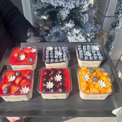 30/50 buc Cutii Tiramisu, Cutii pentru Tort, Cutii Pătrate Transparente pentru Mousse și Tort Stratificat cu Capace, Potrivite pentru Sărbători, Zile de Naștere, Crăciun, Halloween, Evenimente Multifuncționale în Aer Liber, Ambalaje pentru Produse de Patiserie, Esențiale pentru Coacere