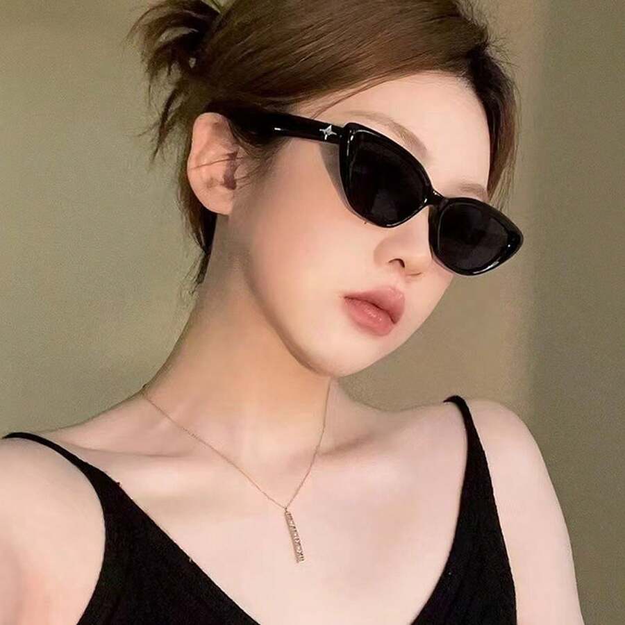 1pc Women's Fashionable Oval Petite Fashion Glasses - Black - View 1