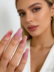 1 片柔和粉色调全覆盖美甲贴，采用粉紫色渐变、淡粉色晕染、细闪和金属金色点缀，持久耐用且不易脱落，适合日常通勤、约会和下午茶。 - 彩色 - 查看 3