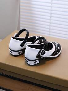 Giày công chúa hình trái tim bằng da bóng mới mùa hè 2026, đế mềm chống trượt, có khóa dán, giày thường ngày cho bé gái và trẻ nhỏ. - màu đen - Xem 6