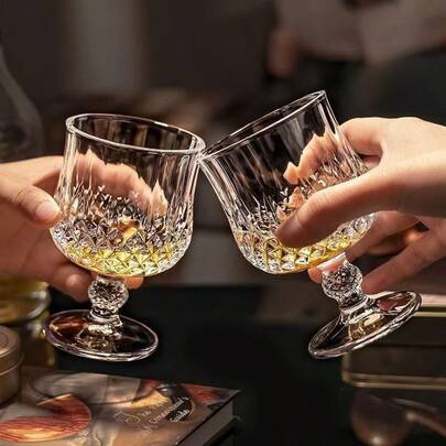 6pcs Amber Glass Engraved Wine Glasses, Luxurious Amber-Colored Diamond-Patterned Crystal Cups, The Cup Body Adopts Three-Dimensional Diamond-Patterned Cutting, Allowing The Light To Penetrate And Scatter Like Scattered Diamonds, Reflecting Dazzling Luster, Far Exceeding The Quality Of Ordinary Smooth Cups.