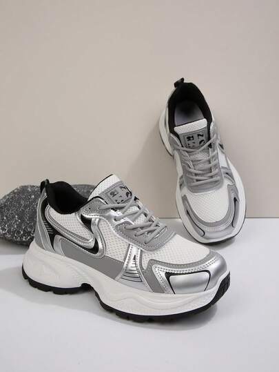 新款厚底运动鞋，女士透气网面跑步运动休闲鞋，舒适时尚，适合跑步、户外活动，采用PU合成革和网面材质，适合健身爱好者。