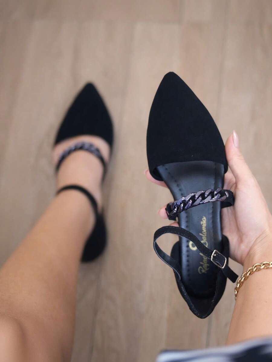 Women's Flat Shoe With Chain Detail, Pointed Toe, Modern, Comfortable Mule - Black - View 1