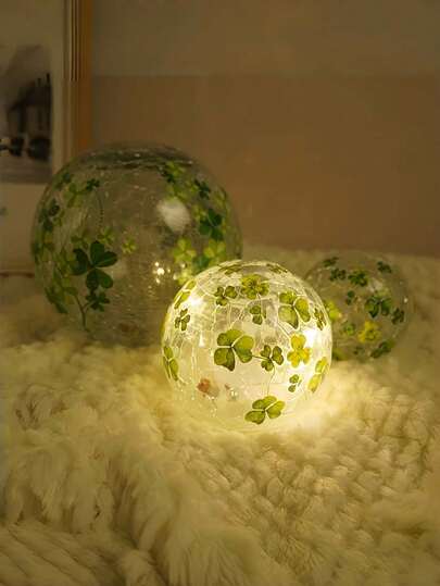圣帕特里克节装饰裂纹玻璃球灯 - 绿色三叶草球形夜灯，圣帕特里克节桌面装饰，节日家居装饰，壁炉架和派对装饰，客厅卧室厨房节日照明
