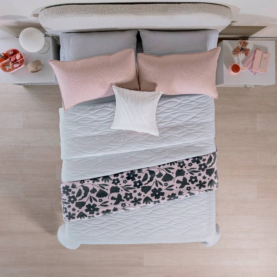 Quilts - White - View 1
