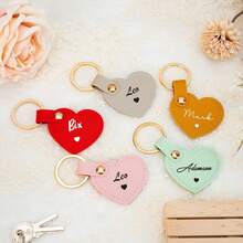 Llavero de cuero con forma de corazón personalizable - Llavero con nombre personalizado, regalo para amigos, propuesta de dama de honor, regalo de cumpleaños/aniversario personalizado, llavero de cuero personalizado - Multicolor - Ver 4