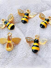 100 pièces - Accessoires porte-clés avec strass brillants en forme d'abeille, comprenant 30 pièces d'abeilles, 35 pièces d'attaches mousquetons, 35 pièces d'anneaux en fer. Convient pour la fabrication de porte-clés DIY, les artisanats sur le thème des abeilles, la décoration de voiture, la décoration de sac, la décoration d'Halloween - Multicolore - Voir 6