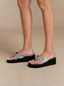 Tropiscape 2025 新款女式夏季坡跟人字凉鞋，配闪亮亮片 - 銀色 - 查看 2