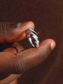 不对称闪电形合成锆石情侣戒指，情人节珠宝礼物 - 白色 - 查看 3