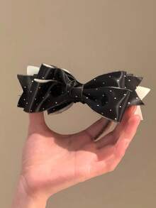 1个缎面波点蝴蝶结香蕉发夹，设计优雅，用途广泛，可扎高马尾，呵护秀发。 - 彩色 - 查看 11