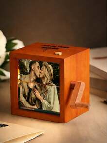 1件定制手摇式相册，个性化翻页动画，带灯光和音乐的机械相册，家居装饰，迷你照片翻页相框，生日、周年纪念日、情人节、母亲节、父亲节、圣诞节等节日送给妈妈、爸爸、情侣、家人的礼物 - 客製化圖片+文字 - 查看 10