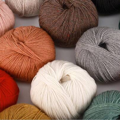 2 Sets Of Approximately 50G Each, Made Of 100% Merino Wool Yarn, Used For Hand Woven Hats, Scarves, Gloves, And Other Products. It Is A DIY Enthusiast's Choice And Has A Soft And Skin Friendly Feel That Is Not Prone To Pilling. Each Set Is Approximately 183m/203yard