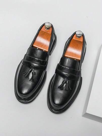 Elegant And Comfortable Daily Commute Versatile Solid Color Loafers, Tasseled Plus Size Low-Top Formal Shoes, Fashion Pointed-Toe Business Leather Shoes For College Students And Teenagers, Black Retro Gentleman Dress Shoes For Banquet, One-Piece Breathable Fashionable Footwear, Soft And Easy To Wear