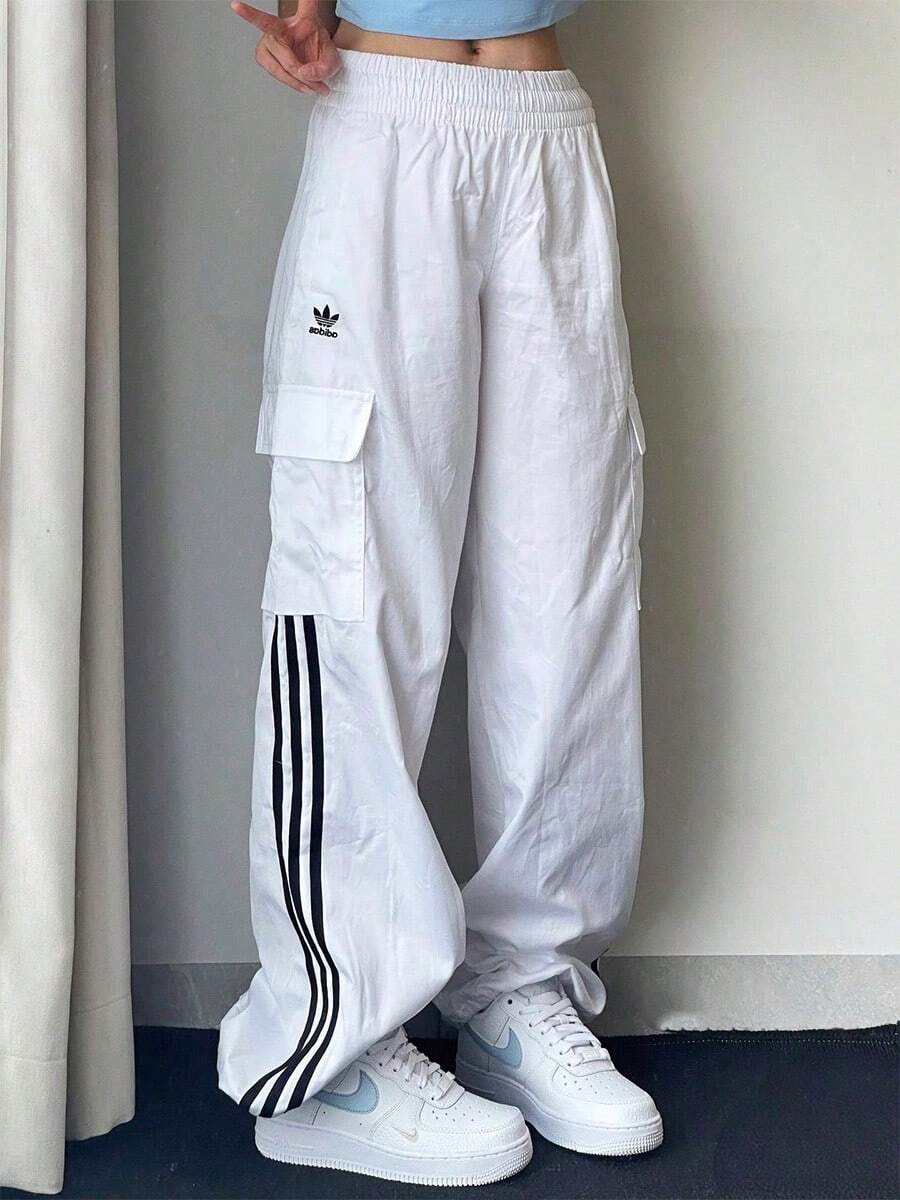 adidas originals 3-Stripes Cargo Trousers 三條紋拼色寬鬆工裝復古針織運動褲 女款 - 白色/黑色 - 查看 1