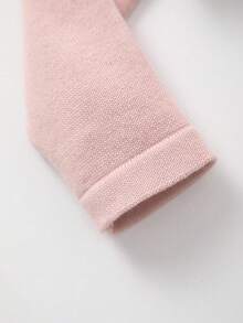 Áo khoác cardigan dệt kim ngắn tay màu trơn thời trang cho bé gái, cài một nút, thêu họa tiết ngọc trai, thích hợp mặc ở nhà hoặc phối đồ, cũng có thể làm quà tặng Eid Al-Adha. Kích thước lớn hơn bình thường, nên đặt size nhỏ hơn một size. - Bụi hồng - Xem 6