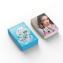 55张K-POP LLLlT新专辑<MAMIHLAPINATAPAI><NOT CUTE ANYMORE>激光卡片，2025闪亮日粉丝见面会Lomo卡片。K-Pop组合成员Yunah、Minju、Moka、Wonhee、Iroha的完整Lomo卡片套装。双面高清印刷，呈现多种风格的精美图片。标准尺寸，适用于卡片册。 - 藍色 - 查看 4