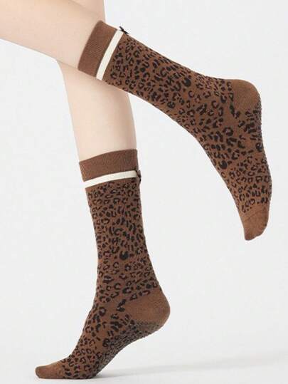 Women's Bow Leopard Print Middle-Calf Yoga Socks, Non-Slip Silicone Bottom Pilates Crew Socks, Fashionable & Functional Fitness Sports Socks For Yoga, Hospital,Barre & Workout