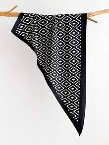 1 件多功能双面菱形围巾/披肩，适合日常、办公和度假穿着 - 黑色 - 查看 10