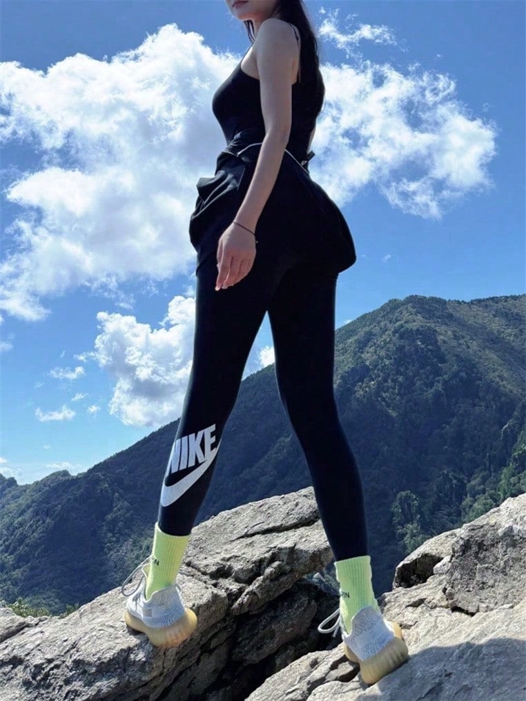 Nike Sportswear Logo印花圖案高腰瑜珈 健身運動褲LY 女款CZ8529-010 - 黑色 - 查看 1