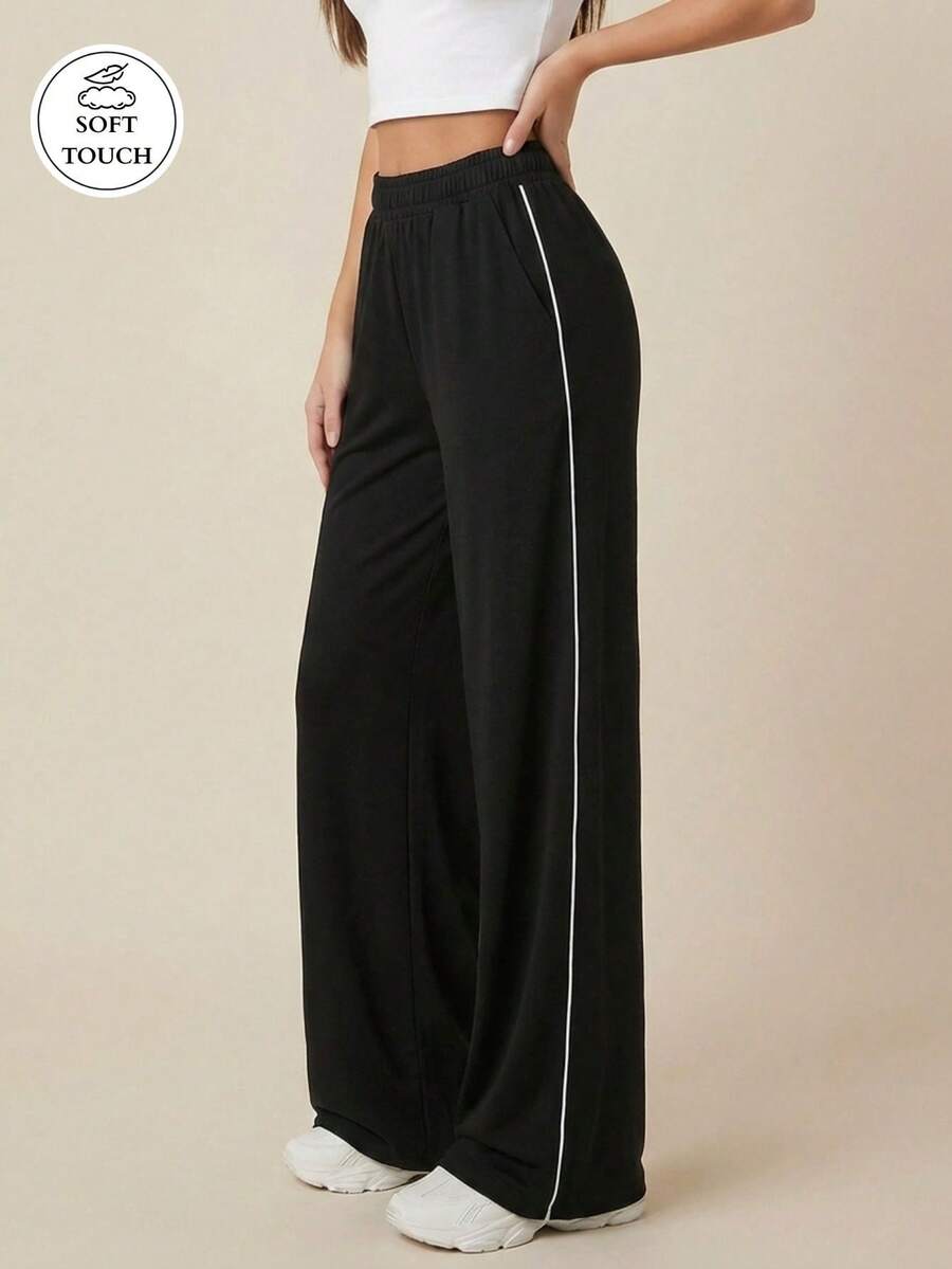 Women Pocket Detailed And Side Contrast Piping Detailed Wide Leg Pant Sweatpant - Black - View 1
