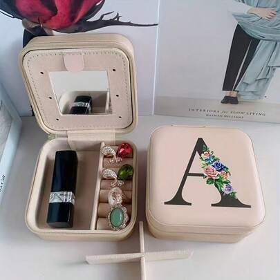 1个玫瑰花字母首饰盒，A-Z PU皮革白色便携式首饰收纳盒，黑色首饰收纳盒，粉色首饰托盘，可收纳项链、吊坠、手链、耳环，带镜子首饰礼盒，适合母亲节、婚礼、乔迁、周年纪念、圣诞节礼物和送给女朋友的礼物