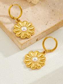 1对时尚百搭镀金雏菊仿珍珠吊坠不锈钢圆形耳环 - 金色 - 查看 3