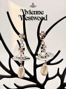 Vivienne Westwood Bông tai hình giọt nước đính ngọc trai hình sao Thổ, chất liệu bạc, đồng thau, đính đá lấp lánh. - Bạc - Xem 11
