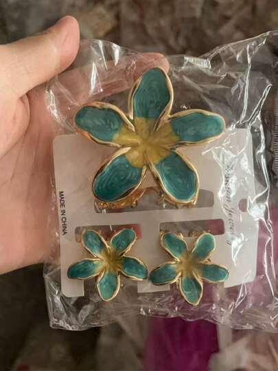 3pcs Boho Style Enamel Lily Flower Hair Clips, Cute Girl Beach Holiday Hair Clips, Daisy Flower Hair Clips, Women's Half-Covered Hair Clips, Hair Claws, Fairy Hair Clips, Spring/Summer Hair Clips Claw Hair Accessories Elegant Claw Clip (Random Style Cardboard)