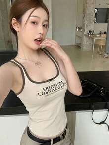 Y2K复古美式风格女童短款无袖针织背心，撞色设计，字母图案，休闲甜美街头风，适合日常、约会、周末、返校、户外、海滩等夏季场合。 - 杏色 - 查看 11