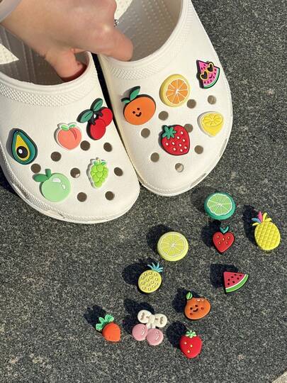 20个可爱水果鞋饰，草莓、桃子、西瓜、樱桃、橙子、葡萄，适用于镂空木屐、沙滩凉鞋、人字拖。