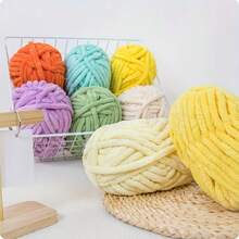 EDCUEBE7 1卷50克雪尼尔纱线,闪亮纱线,涤纶成分,引人注目的闪亮纱线球,适合DIY手工编织和钩编,多种颜色可选,适用于围巾、玩偶、包包、毯子、衣服和其他手工艺品。 - A - 查看 6