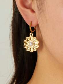 1对时尚百搭镀金雏菊仿珍珠吊坠不锈钢圆形耳环 - 金色 - 查看 5