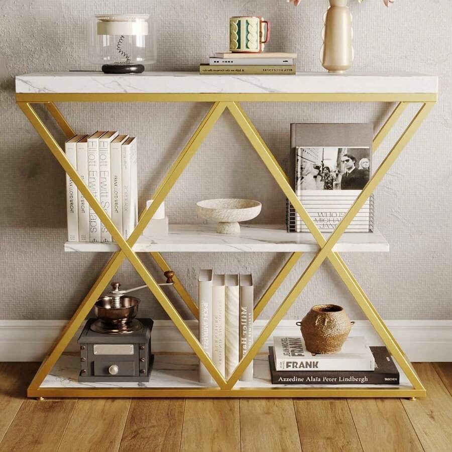 Mesa de consola industrial de 3 niveles con marco de metal de oro en forma de X - estantes abiertos blancos, mármol blanco superior de madera rústica, pies ajustables, muebles modernos de acento de entrada para vestíbulo, sala de estar - Mármol blanco - Ver 1