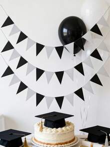 4面黑白毕业旗帜，简约黑白三角形图案旗帜，适用于各种主题派对、日常生日聚会、家庭聚会、同学聚会等。 - 拉旗 - 查看 4