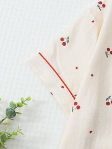 女士两件套睡衣，心形樱桃印花翻领纽扣衬衫和蝴蝶结短裤，家居服和休闲服 - 杏色 - 查看 4