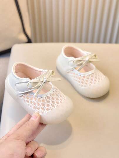 1 Pair Girls' Fashion New Butterfly Decor Mary Jane Flat Shoes, Soft Sole Anti-Slip Infant Hollow Weaving Breathable Casual Sandals, Suitable For Summer